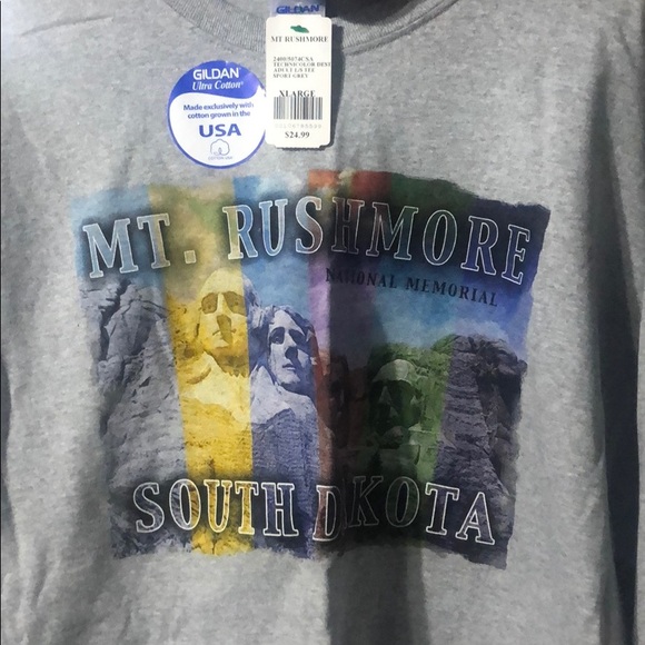 Mt. Rushmore Tshirt - Picture 2 of 3